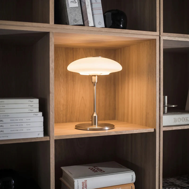 実際のお部屋のようにテーブルランプをスタイリングした、Havelalightsのショールーム。